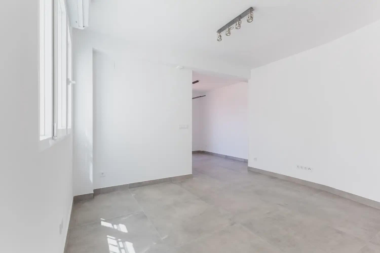 2 makuuhuone Kattohuoneisto vuokrattavana paikassa Valencia kaupunki - 1 800 € (Ref: 9898242)