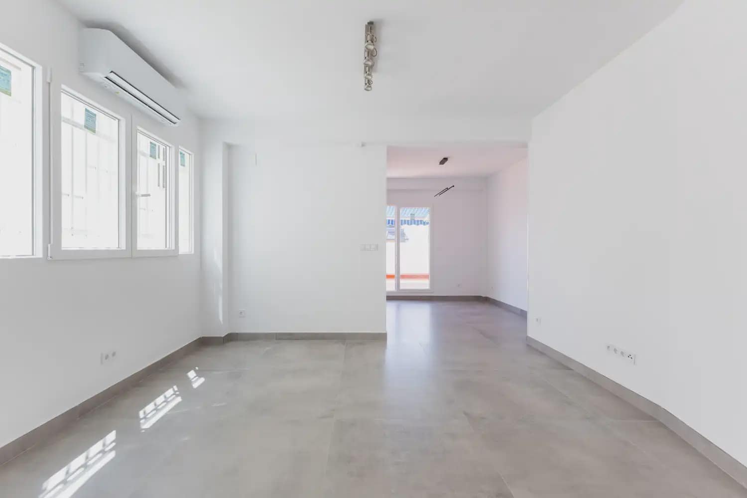 2 makuuhuone Kattohuoneisto vuokrattavana paikassa Valencia kaupunki - 1 800 € (Ref: 9898242)