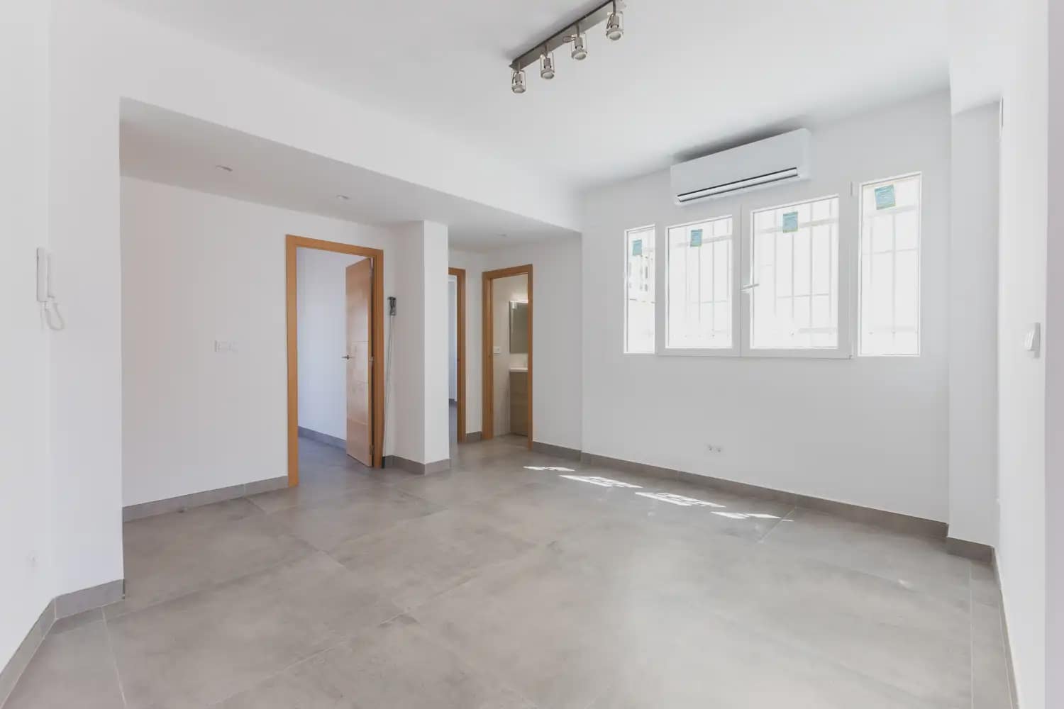 2 makuuhuone Kattohuoneisto vuokrattavana paikassa Valencia kaupunki - 1 800 € (Ref: 9898242)