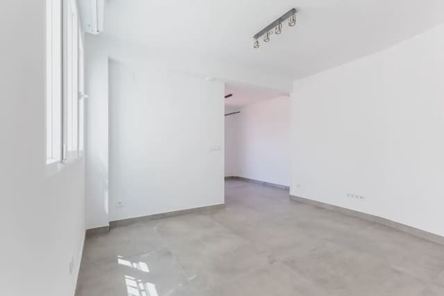 2 makuuhuone Kattohuoneisto vuokrattavana paikassa Mestalla, Valencia kaupunki - 1 800 € (Ref: 9898242)