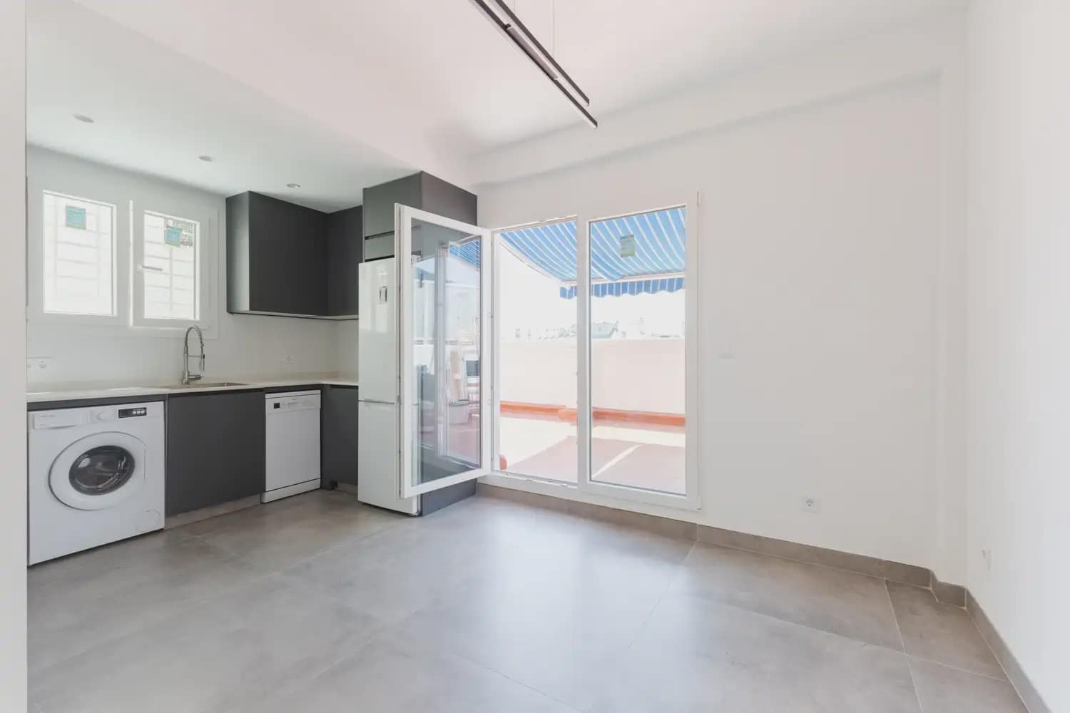 2 makuuhuone Kattohuoneisto vuokrattavana paikassa Valencia kaupunki - 1 800 € (Ref: 9898242)