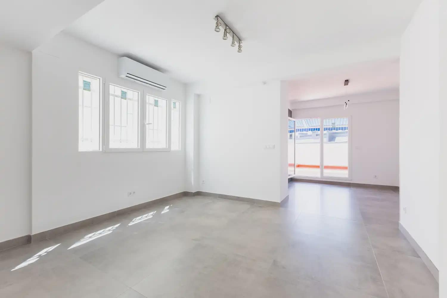 2 makuuhuone Kattohuoneisto vuokrattavana paikassa Valencia kaupunki - 1 800 € (Ref: 9898242)