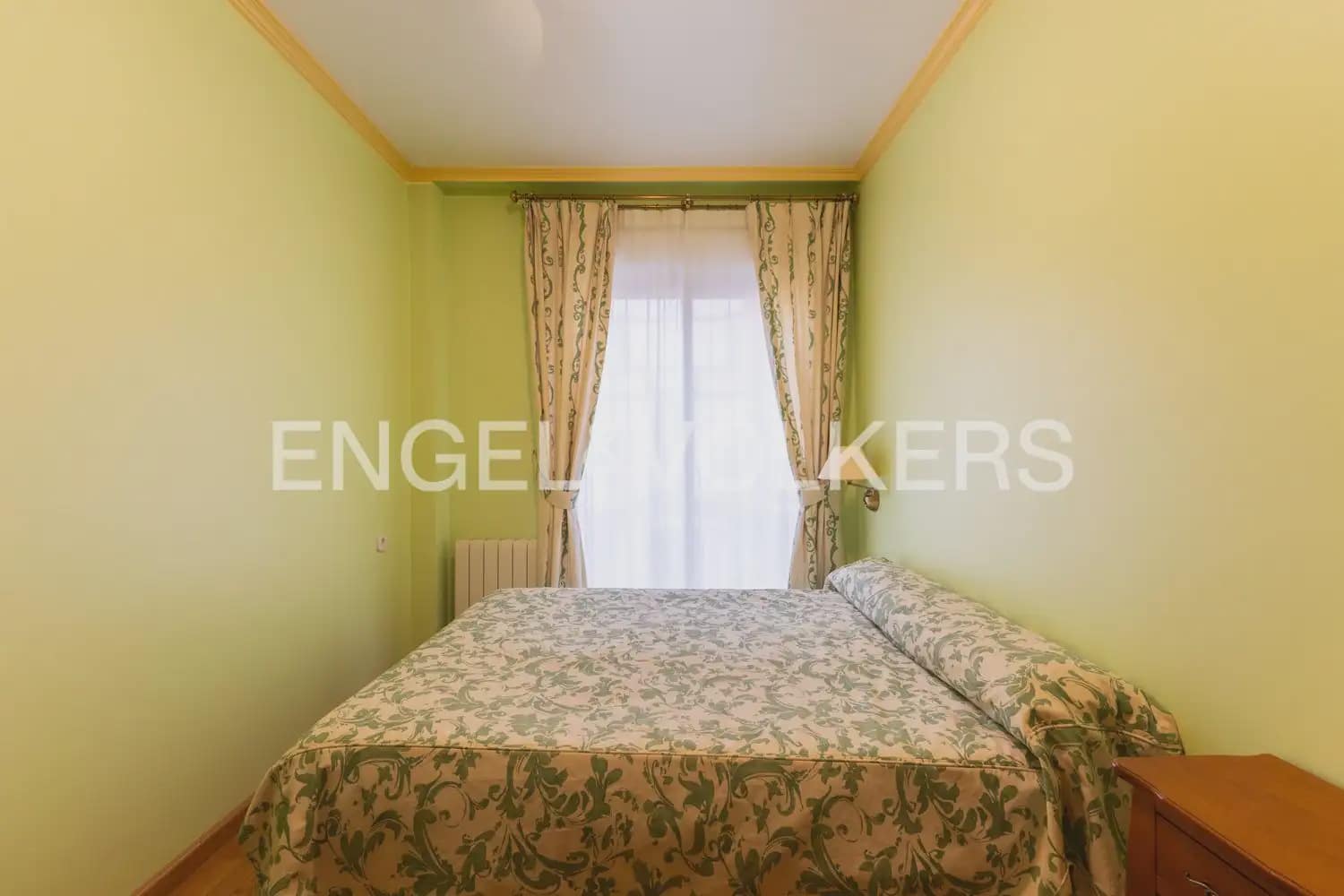 3 quarto Moradia em Banda para arrendar em Valencia cidade com garagem - 2 000 € (Ref: 9898245)