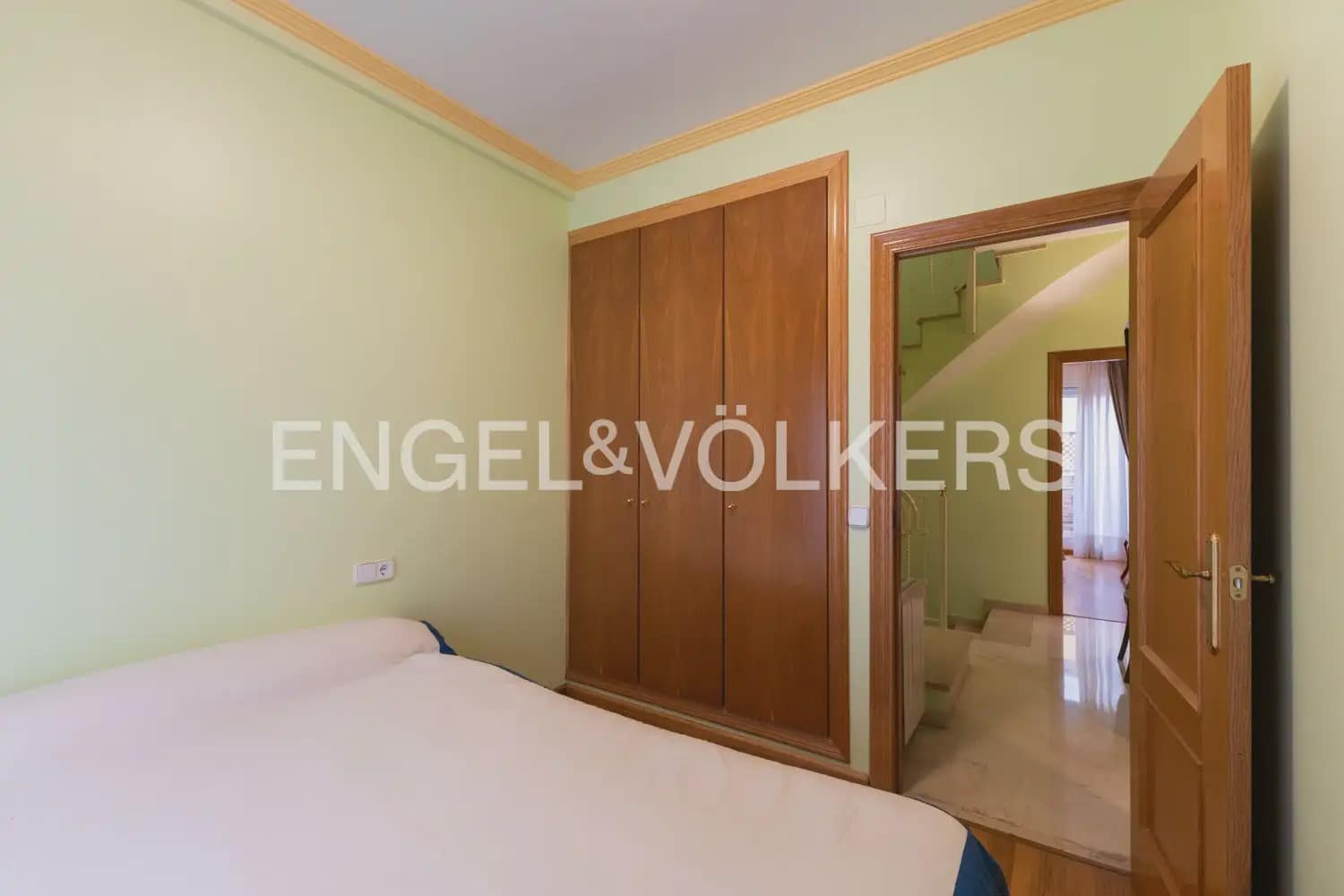 3 quarto Moradia em Banda para arrendar em Valencia cidade com garagem - 2 000 € (Ref: 9898245)