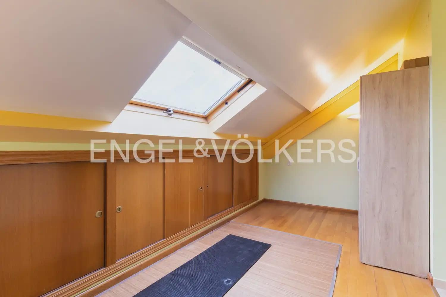 3 quarto Moradia em Banda para arrendar em Valencia cidade com garagem - 2 000 € (Ref: 9898245)