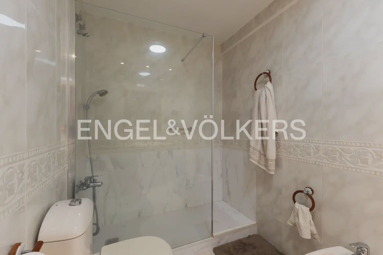 3 quarto Moradia em Banda para arrendar em Valencia cidade com garagem - 2 000 € (Ref: 9898245)