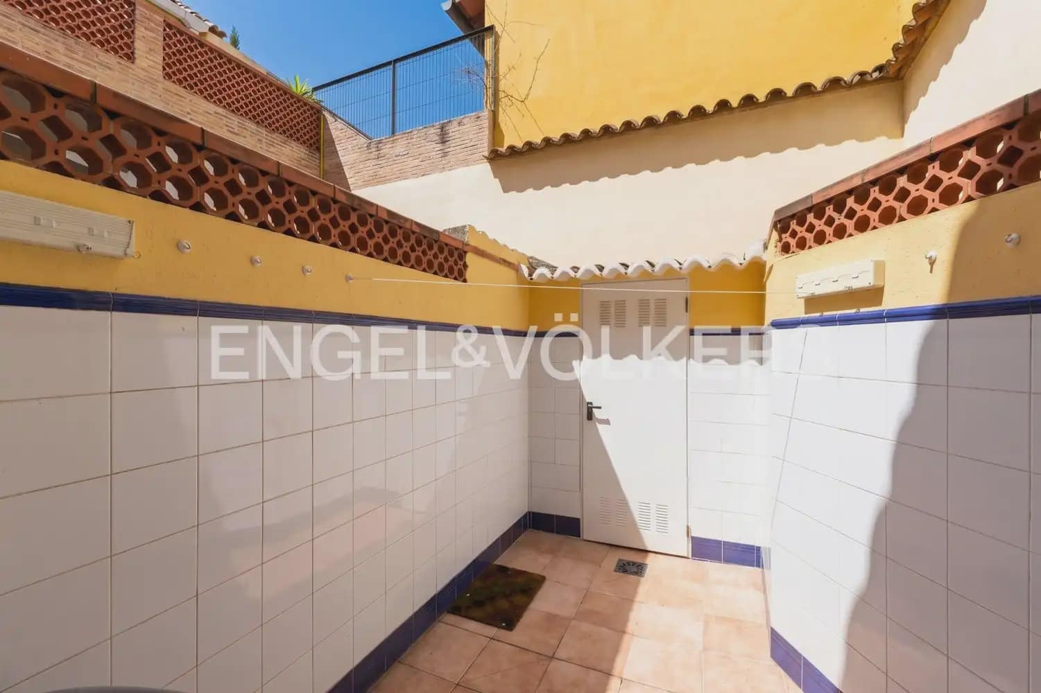 3 quarto Moradia em Banda para arrendar em Valencia cidade com garagem - 2 000 € (Ref: 9898245)