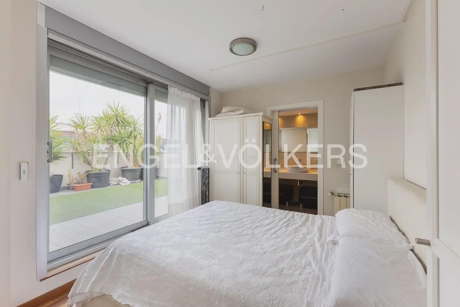 Ático de 3 habitaciones en València ciudad en venta con piscina garaje - 730.000 € (Ref: 9898247)