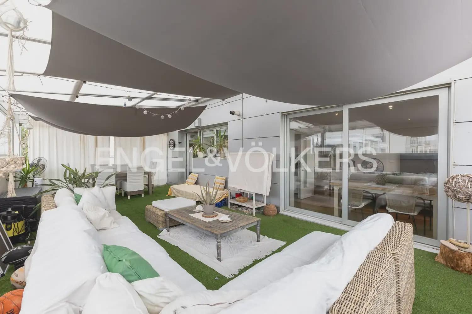 Ático de 3 habitaciones en València ciudad en venta con piscina garaje - 730.000 € (Ref: 9898247)