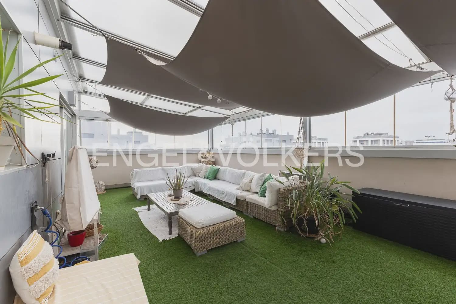 Ático de 3 habitaciones en València ciudad en venta con piscina garaje - 730.000 € (Ref: 9898247)