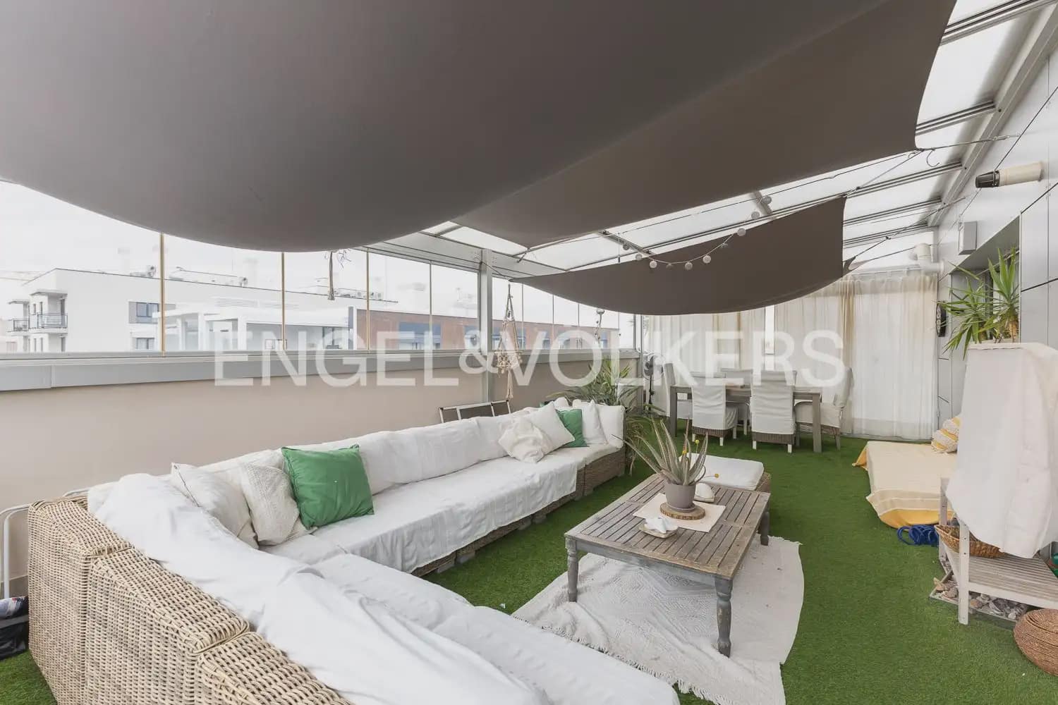 Ático de 3 habitaciones en València ciudad en venta con piscina garaje - 730.000 € (Ref: 9898247)