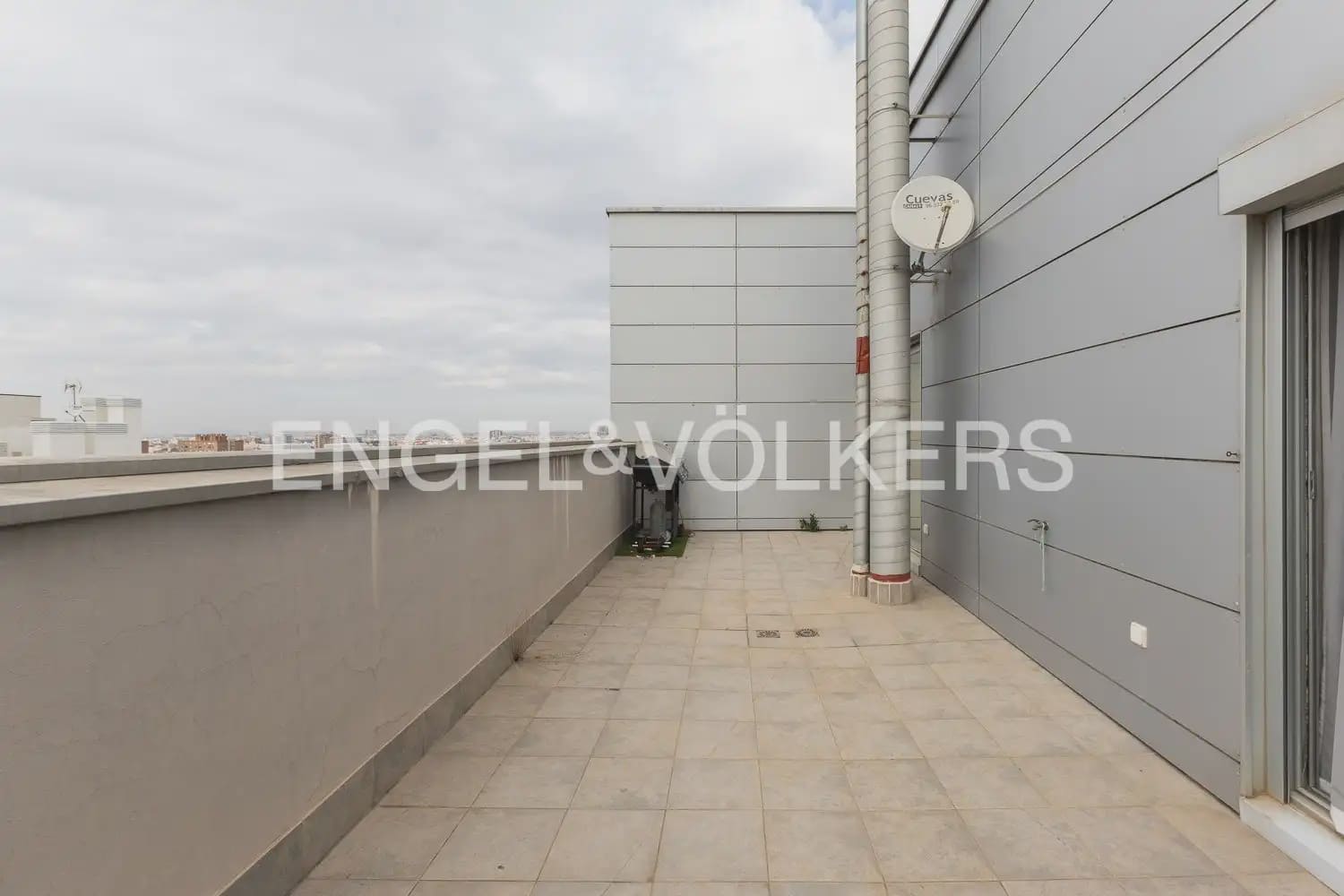 Ático de 3 habitaciones en València ciudad en venta con piscina garaje - 730.000 € (Ref: 9898247)