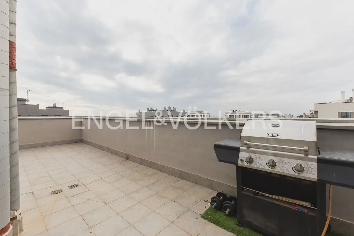 Ático de 3 habitaciones en València ciudad en venta con piscina garaje - 730.000 € (Ref: 9898247)