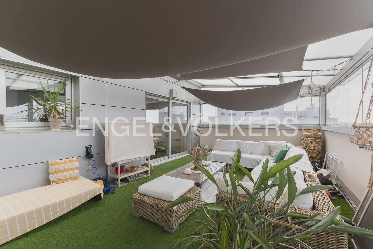 Ático de 3 habitaciones en València ciudad en venta con piscina garaje - 730.000 € (Ref: 9898247)