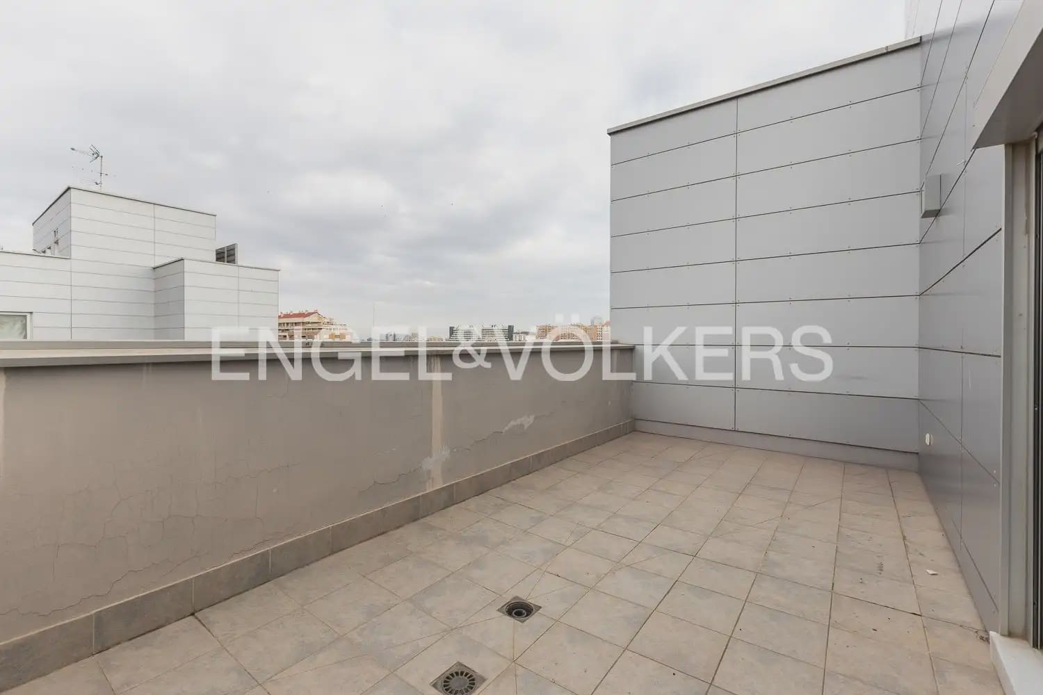 Ático de 3 habitaciones en València ciudad en venta con piscina garaje - 730.000 € (Ref: 9898247)