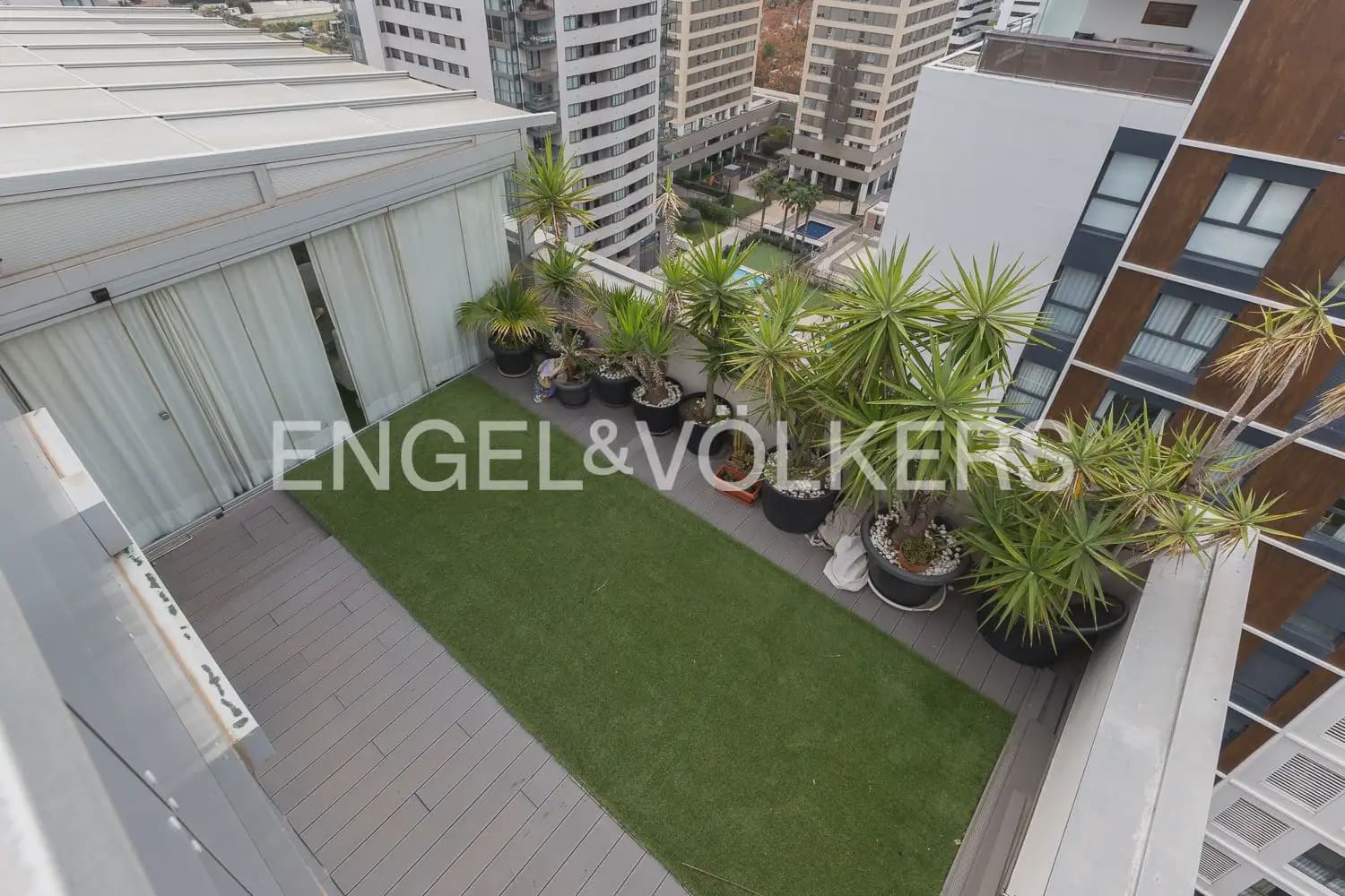 Ático de 3 habitaciones en València ciudad en venta con piscina garaje - 730.000 € (Ref: 9898247)
