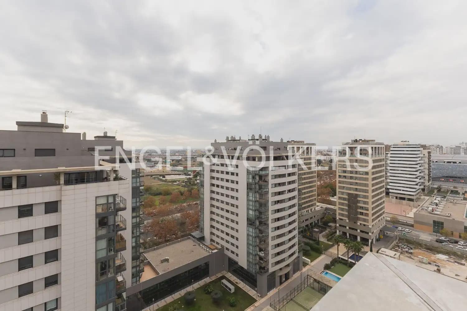 Ático de 3 habitaciones en València ciudad en venta con piscina garaje - 730.000 € (Ref: 9898247)