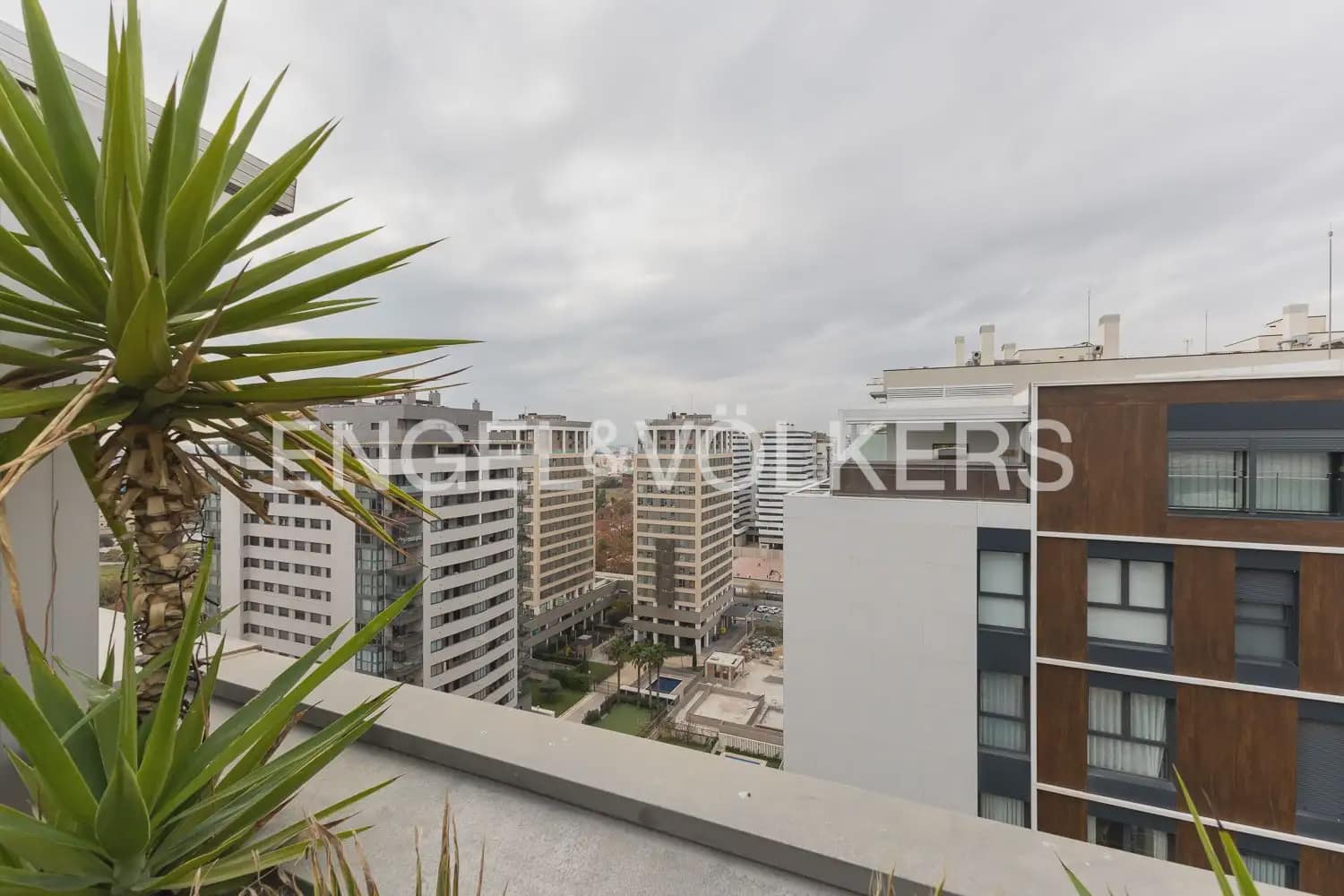 Ático de 3 habitaciones en València ciudad en venta con piscina garaje - 730.000 € (Ref: 9898247)