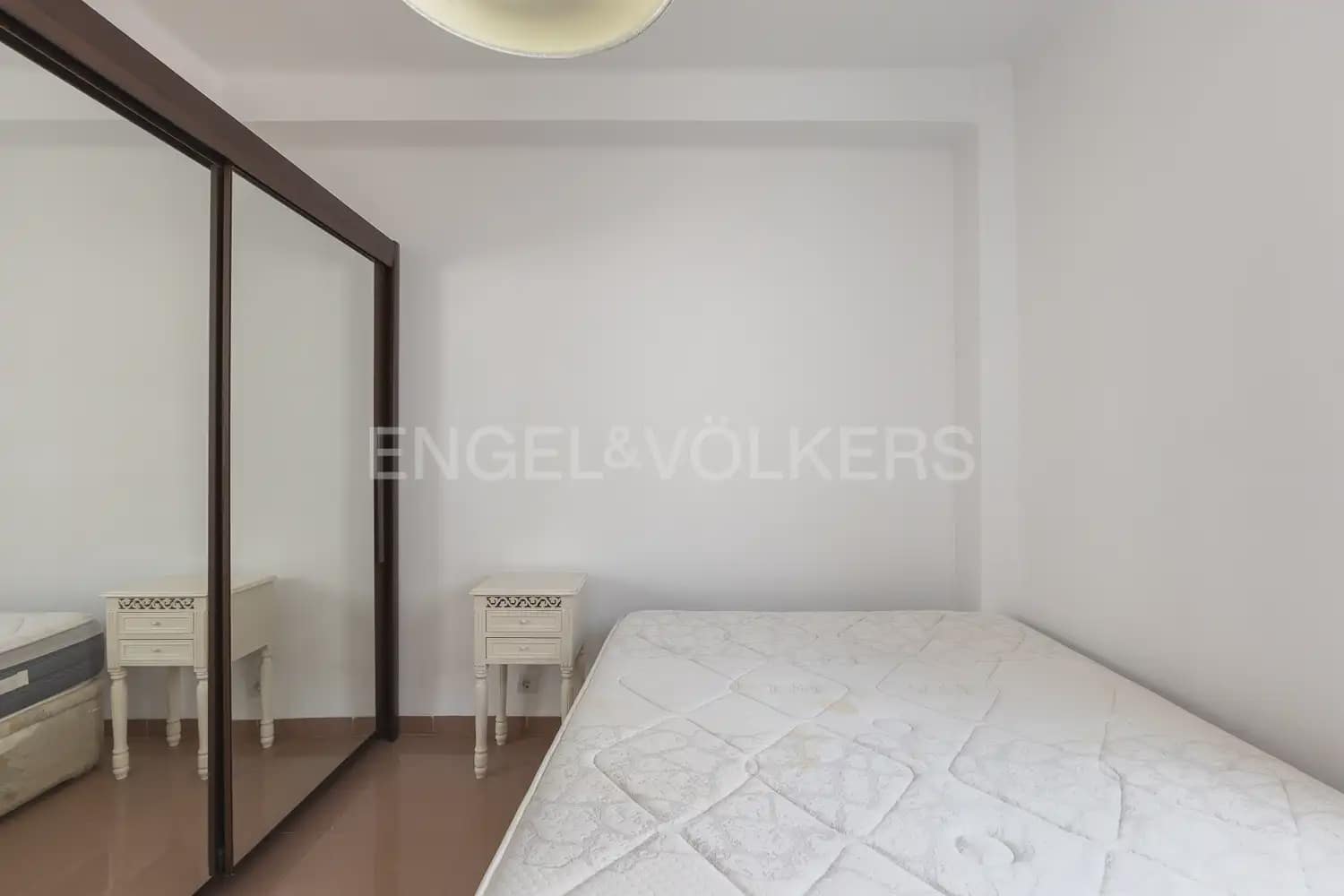 Apartamento de 4 habitaciones en València ciudad en alquiler - 2.000 € (Ref: 9898248)