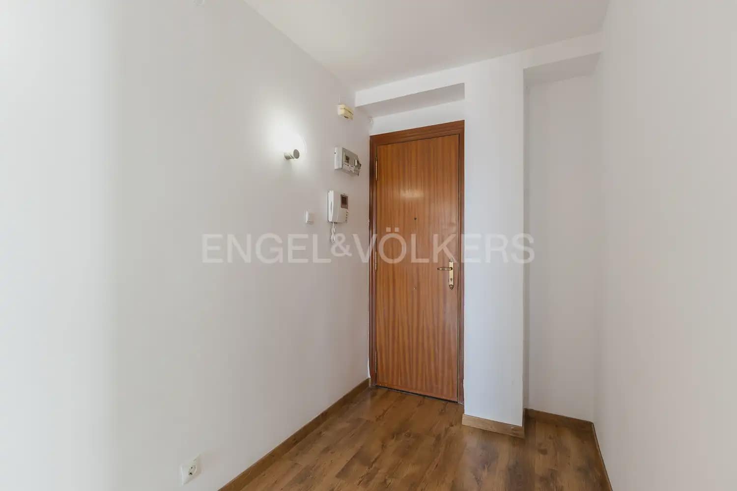 Apartamento de 4 habitaciones en València ciudad en alquiler - 2.000 € (Ref: 9898248)