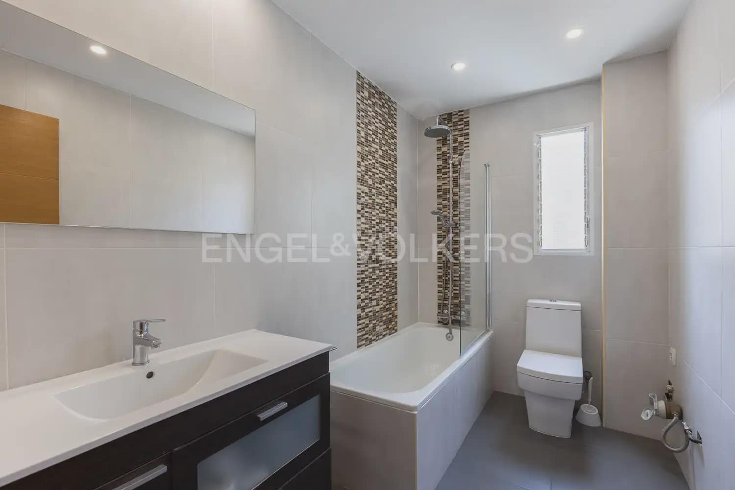 Apartamento de 4 habitaciones en València ciudad en alquiler - 2.000 € (Ref: 9898248)