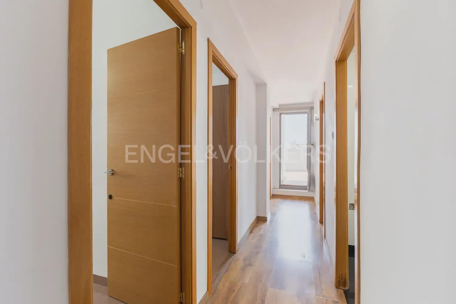 Apartamento de 4 habitaciones en València ciudad en alquiler - 2.000 € (Ref: 9898248)