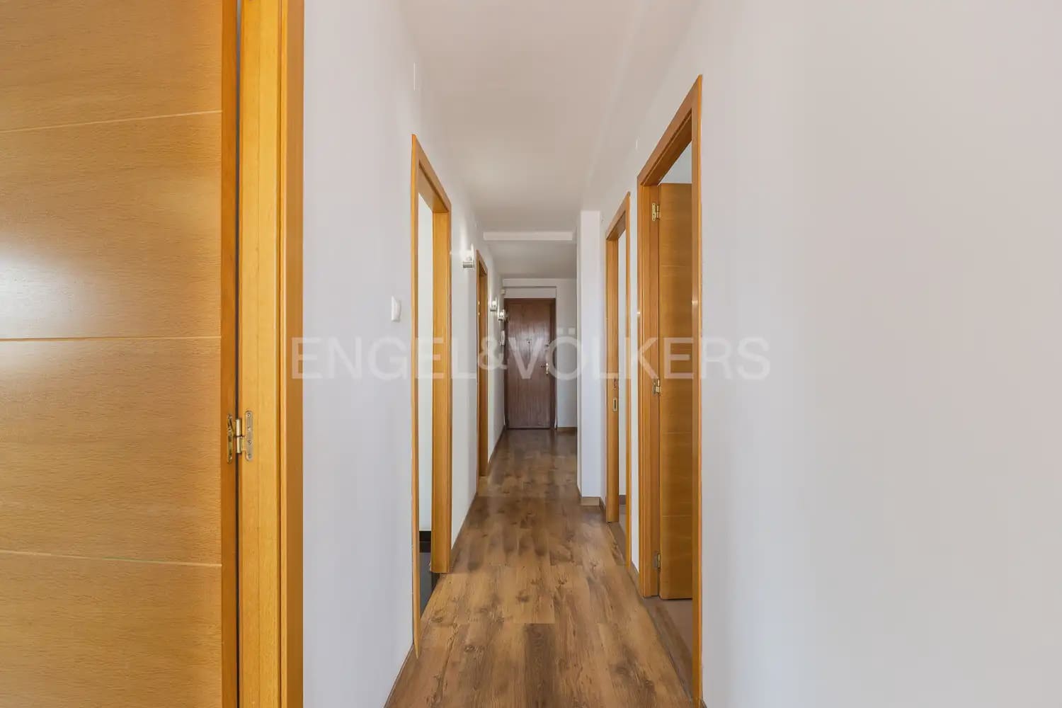 Apartamento de 4 habitaciones en València ciudad en alquiler - 2.000 € (Ref: 9898248)