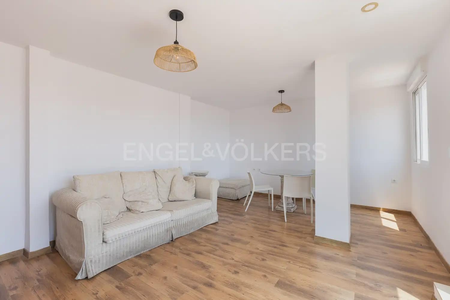 Apartamento de 4 habitaciones en València ciudad en alquiler - 2.000 € (Ref: 9898248)
