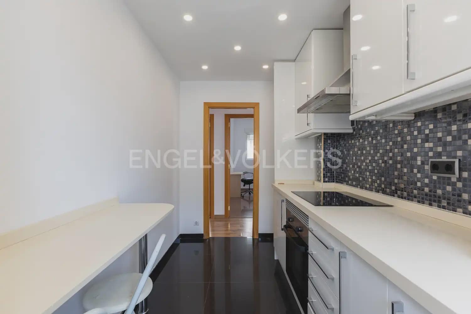 Apartamento de 4 habitaciones en València ciudad en alquiler - 2.000 € (Ref: 9898248)