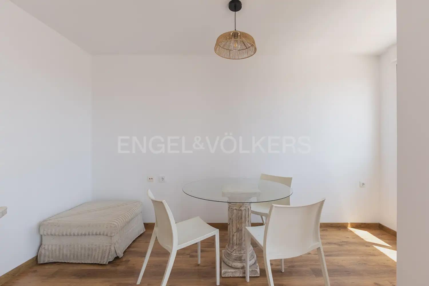 Apartamento de 4 habitaciones en València ciudad en alquiler - 2.000 € (Ref: 9898248)