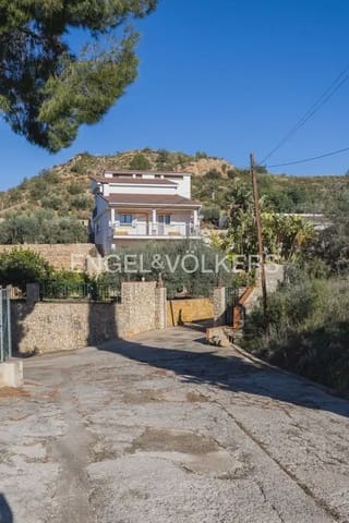 5 bedroom Villa for sale in Pedralba with pool garage - € 589,900 (Ref: 9898254)