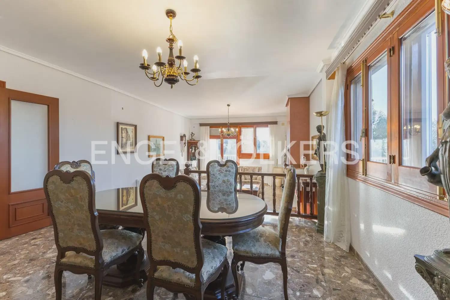 5 bedroom Villa for sale in Pedralba with pool garage - € 589,900 (Ref: 9898254)