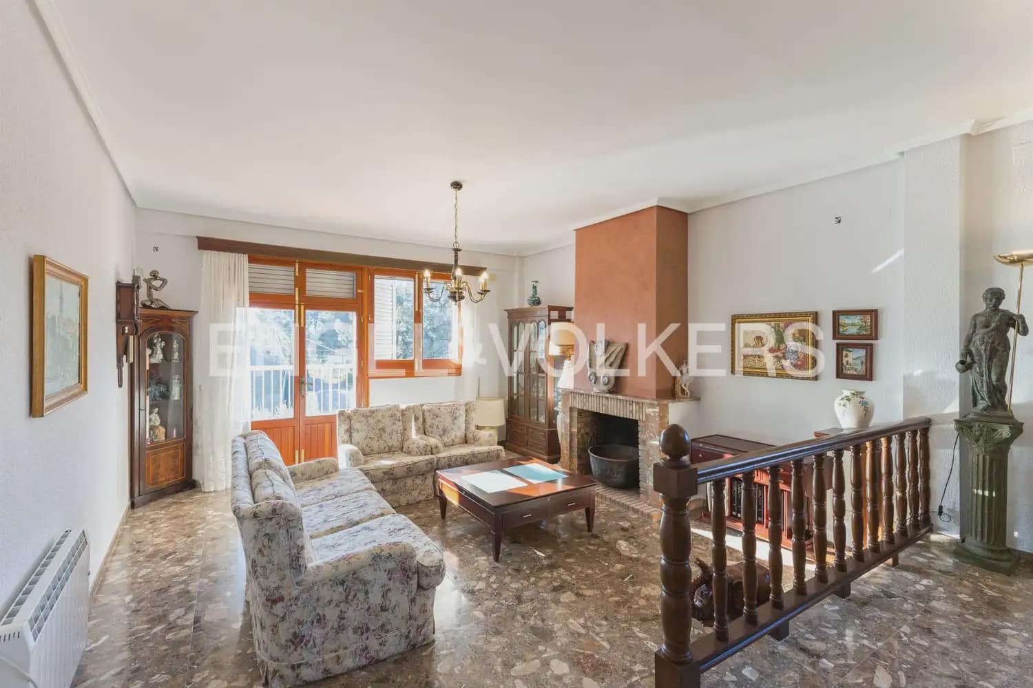 5 bedroom Villa for sale in Pedralba with pool garage - € 589,900 (Ref: 9898254)