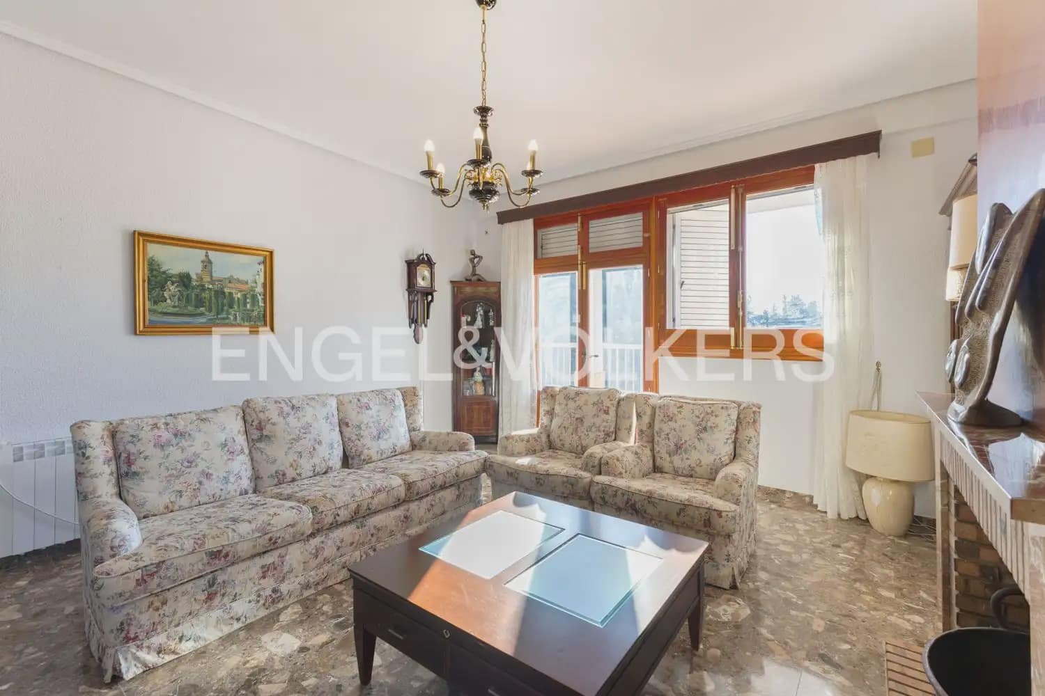 5 bedroom Villa for sale in Pedralba with pool garage - € 589,900 (Ref: 9898254)