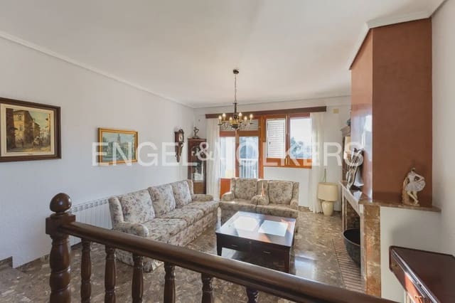 5 bedroom Villa for sale in Pedralba with pool garage - € 589,900 (Ref: 9898254)