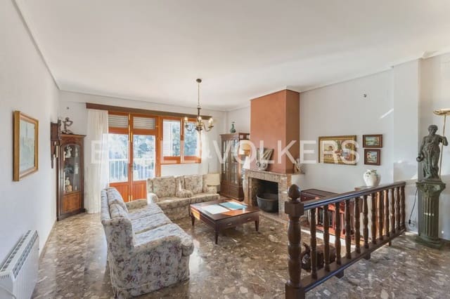 5 bedroom Villa for sale in Pedralba with pool garage - € 589,900 (Ref: 9898254)
