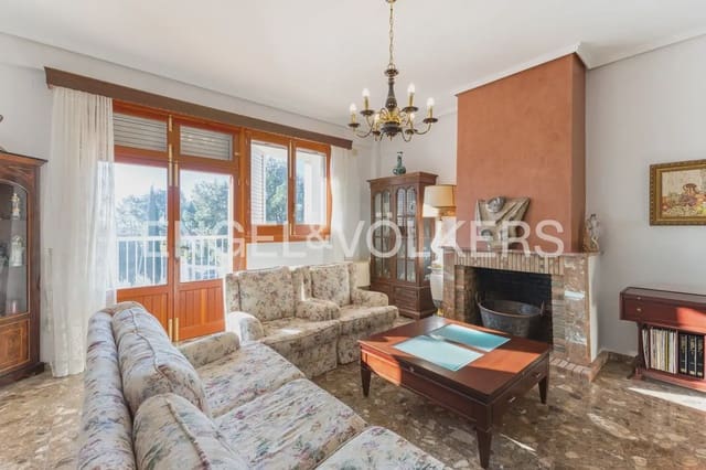 5 bedroom Villa for sale in Pedralba with pool garage - € 589,900 (Ref: 9898254)