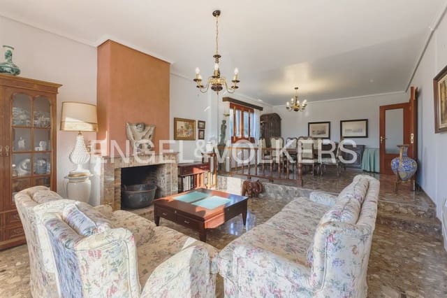 5 bedroom Villa for sale in Pedralba with pool garage - € 589,900 (Ref: 9898254)