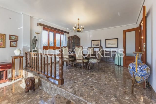 5 bedroom Villa for sale in Pedralba with pool garage - € 589,900 (Ref: 9898254)