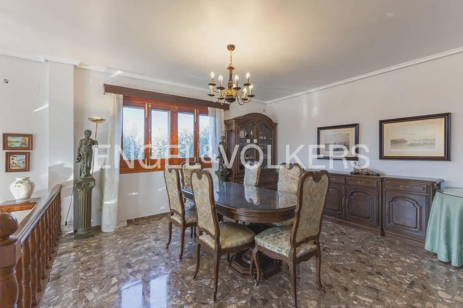 5 bedroom Villa for sale in Pedralba with pool garage - € 589,900 (Ref: 9898254)