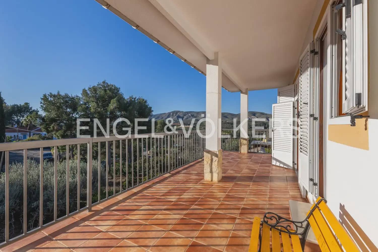 5 bedroom Villa for sale in Pedralba with pool garage - € 589,900 (Ref: 9898254)