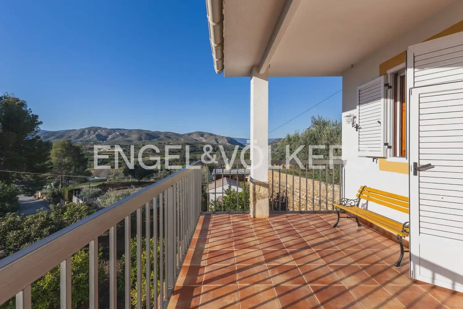 5 bedroom Villa for sale in Pedralba with pool garage - € 589,900 (Ref: 9898254)