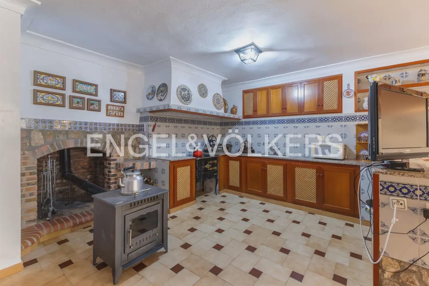 5 bedroom Villa for sale in Pedralba with pool garage - € 589,900 (Ref: 9898254)