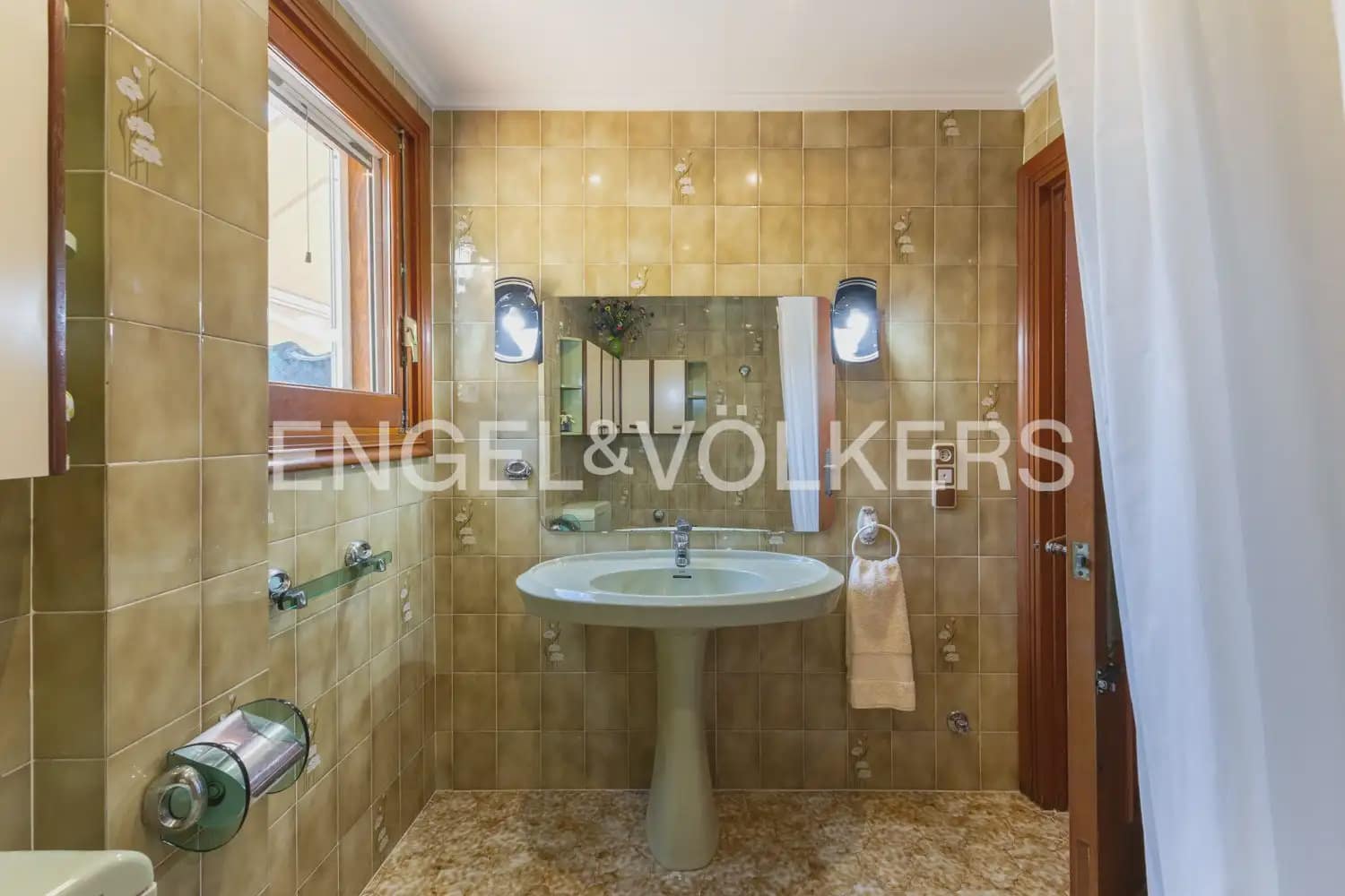 5 bedroom Villa for sale in Pedralba with pool garage - € 589,900 (Ref: 9898254)