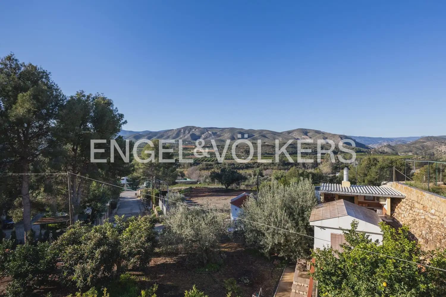 5 bedroom Villa for sale in Pedralba with pool garage - € 589,900 (Ref: 9898254)