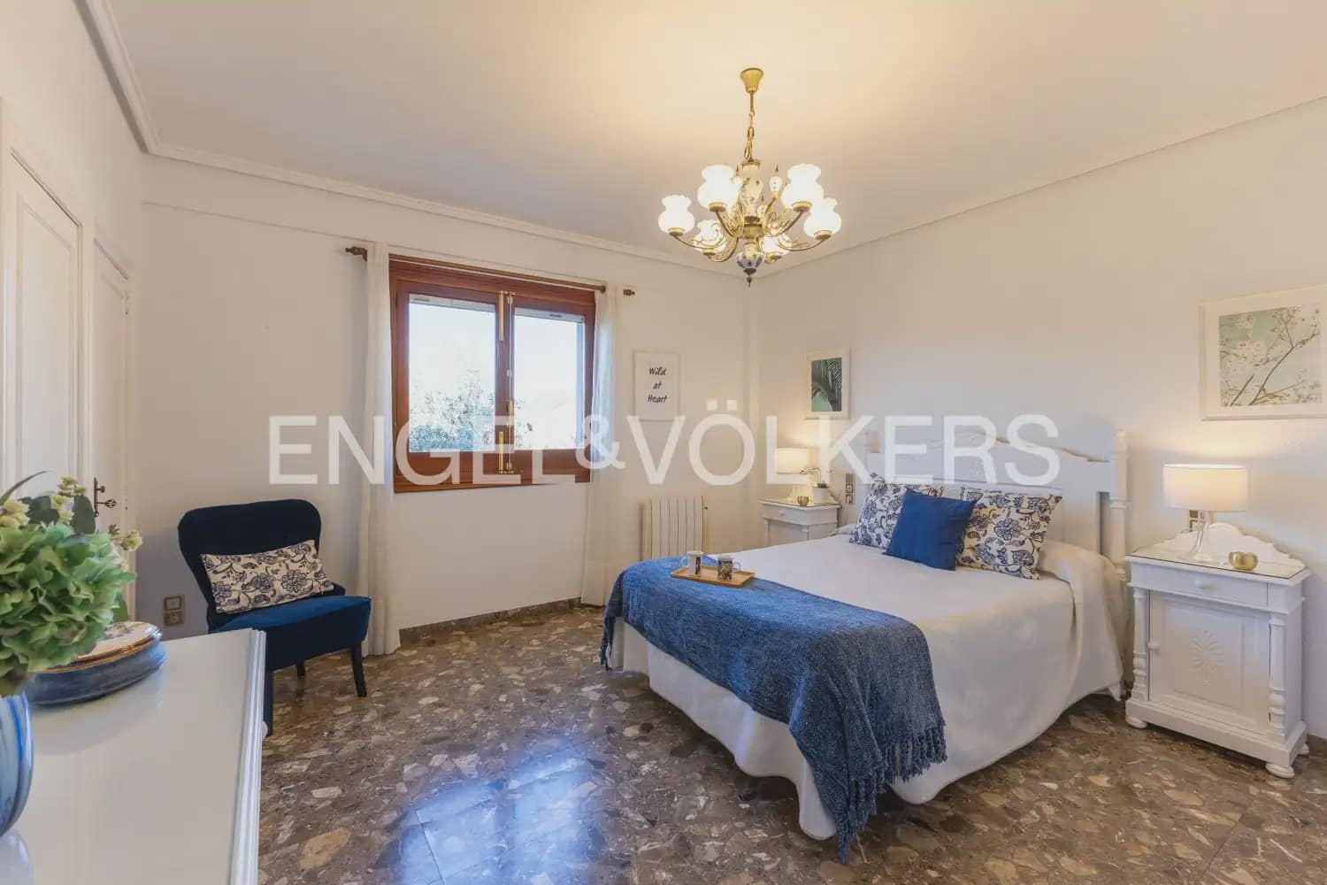 5 bedroom Villa for sale in Pedralba with pool garage - € 589,900 (Ref: 9898254)
