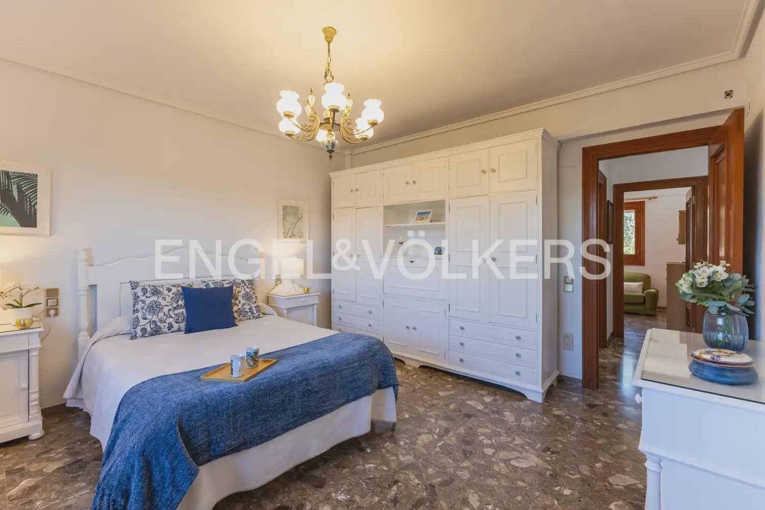5 bedroom Villa for sale in Pedralba with pool garage - € 589,900 (Ref: 9898254)