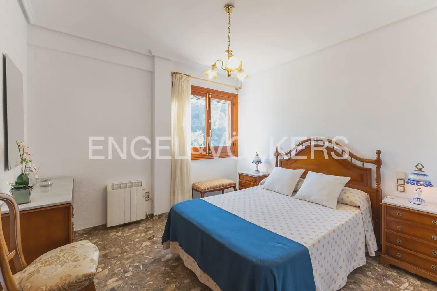 5 bedroom Villa for sale in Pedralba with pool garage - € 589,900 (Ref: 9898254)