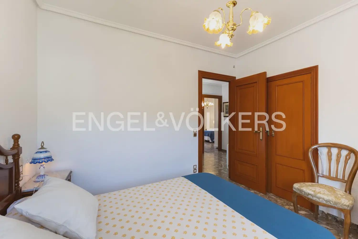 5 bedroom Villa for sale in Pedralba with pool garage - € 589,900 (Ref: 9898254)