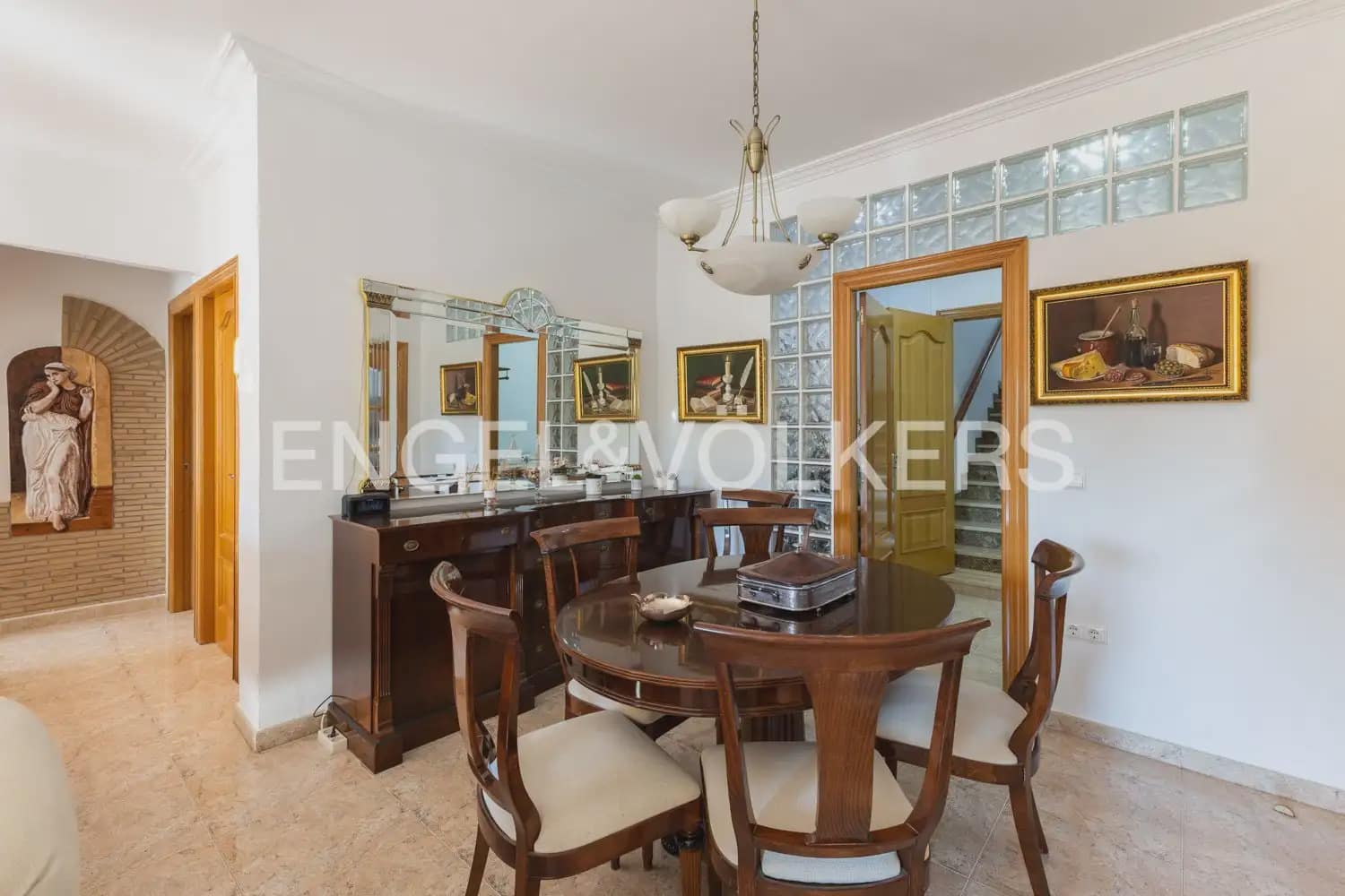 5 bedroom Villa for sale in Pedralba with pool garage - € 589,900 (Ref: 9898254)